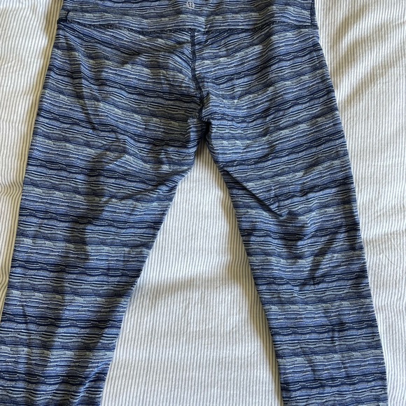 Lululemon crop leggings - Picture 2 of 2